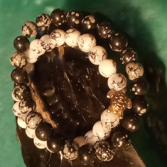 Expandable bracelet 1 natural black agate 1 white  glass beaded . - Picture 2 of 5